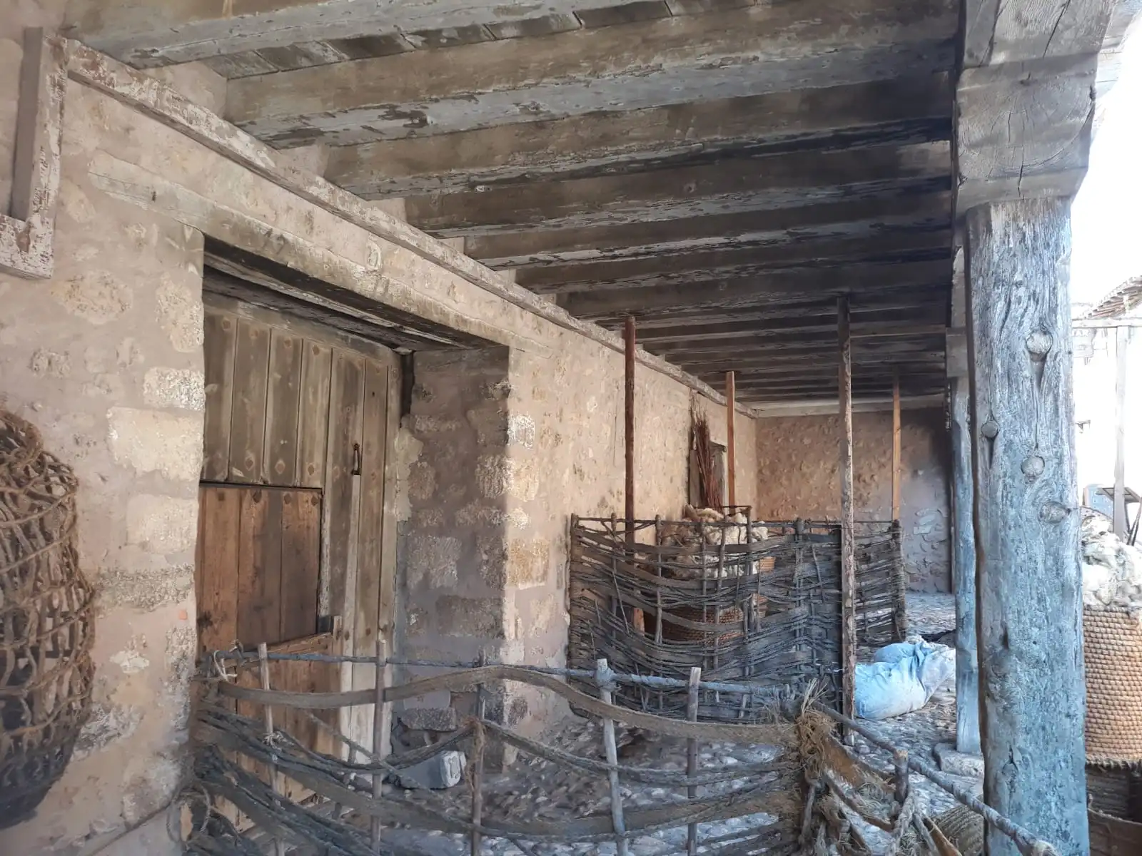 Interior de Corral y Almacén de Mimbre