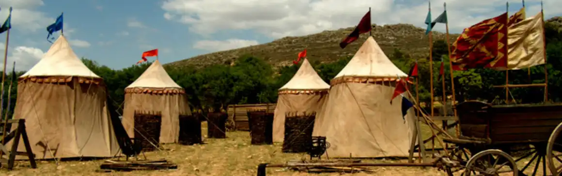 Tiendas de Campaña de época para cine y televisión, armas, mobiliario, tapicería y pinturas de todo tipo y tamaño