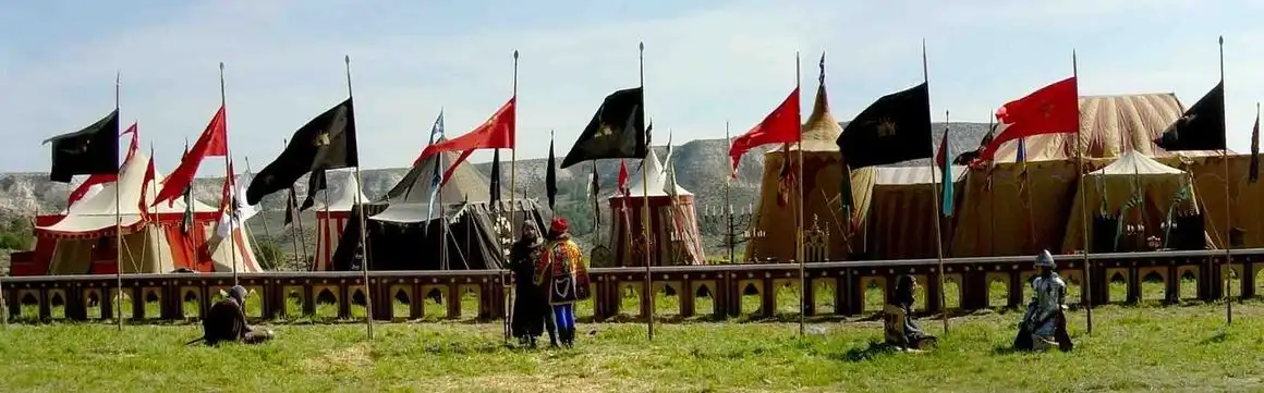 Diseño de producción y ambientación de escenas bélicas de época, alquiler de todo tipo de atrezzo y tiendas de campaña